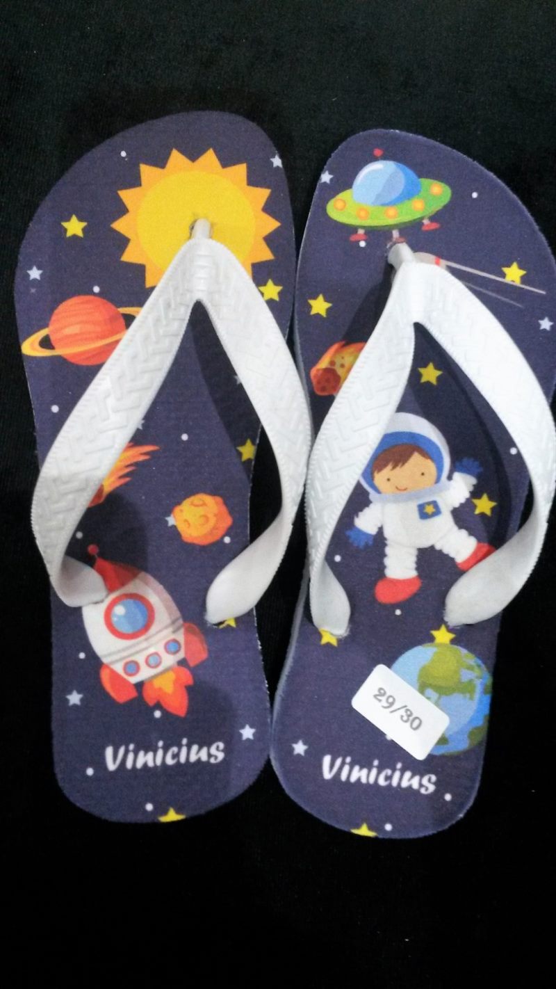 Chinelos personalizados para aniversário feitos pela Ideal Chinelos